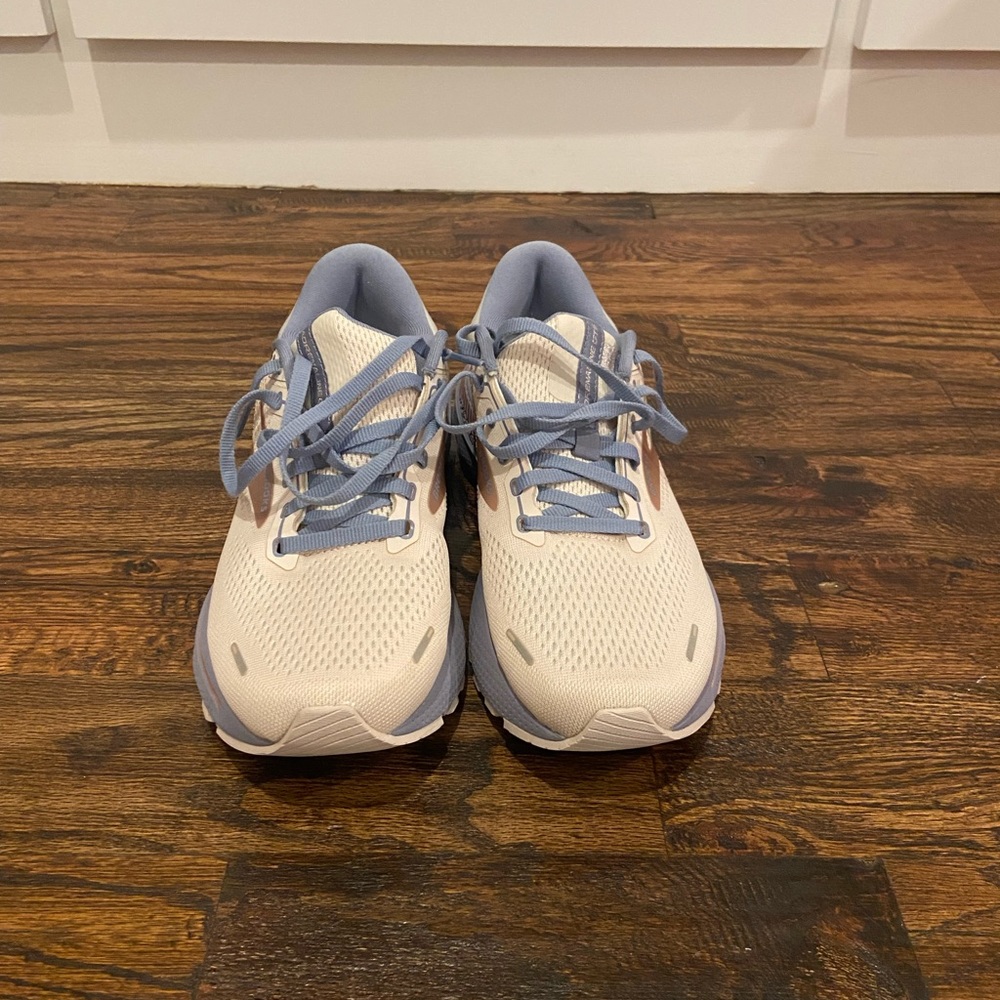 Brooks Adrenaline GTS 22 Running Shoes